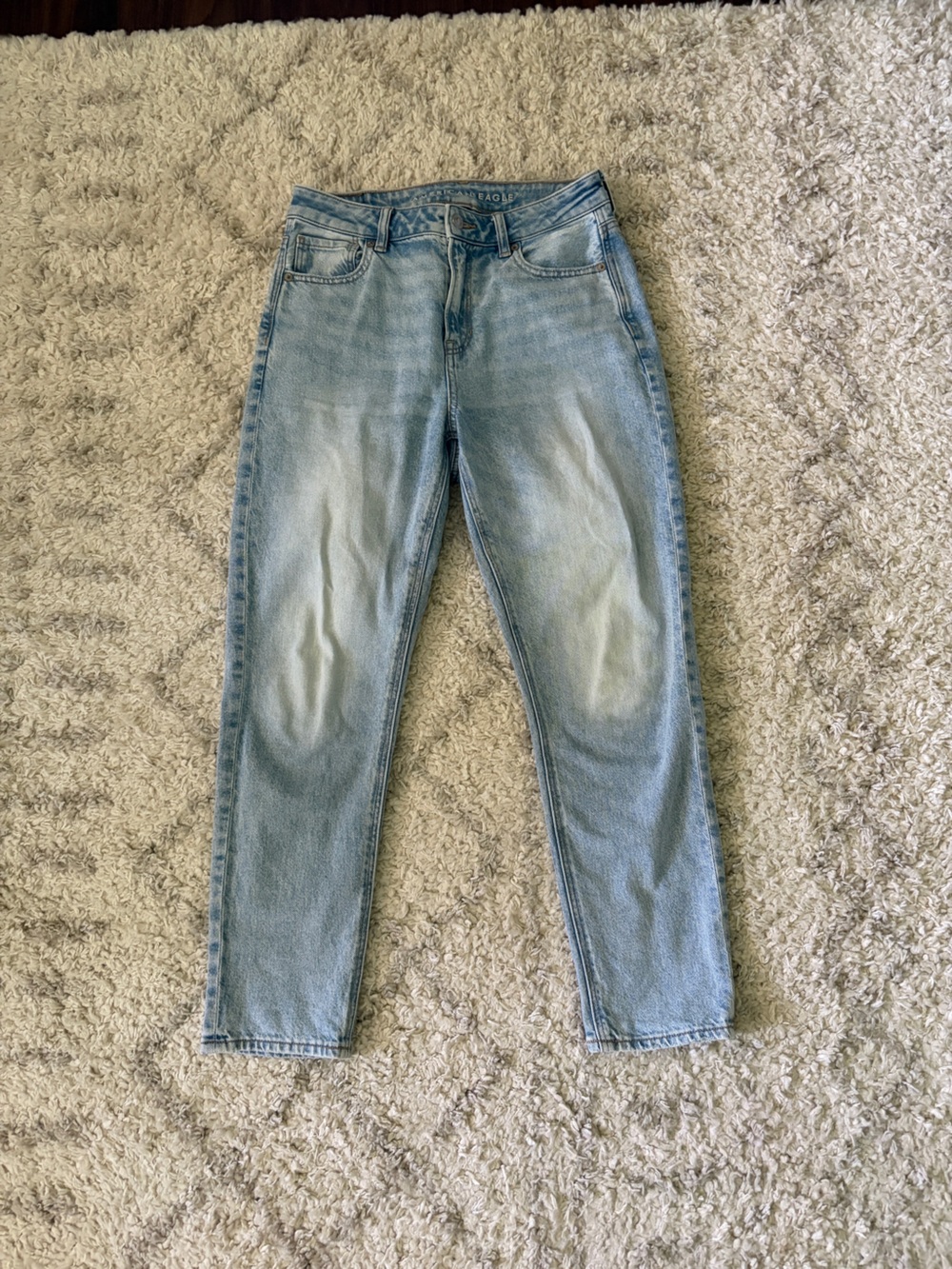 american eagle strigid mom jeans